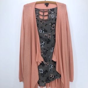 TORRID gray floral floaty top in plus size 2